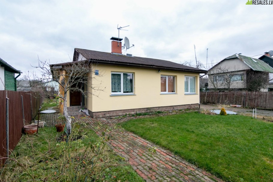 Маленький домик с баней