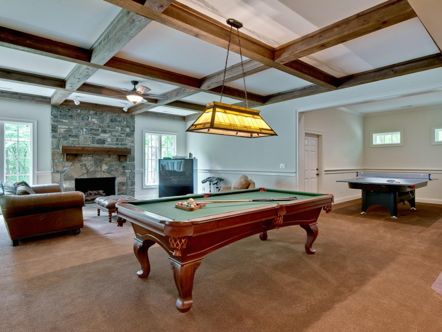 Бильярдная в загородном доме