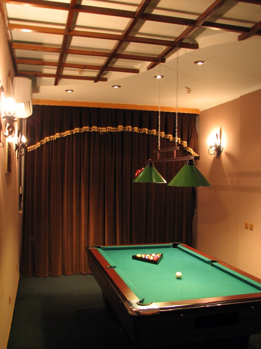 Баня с бильярдом