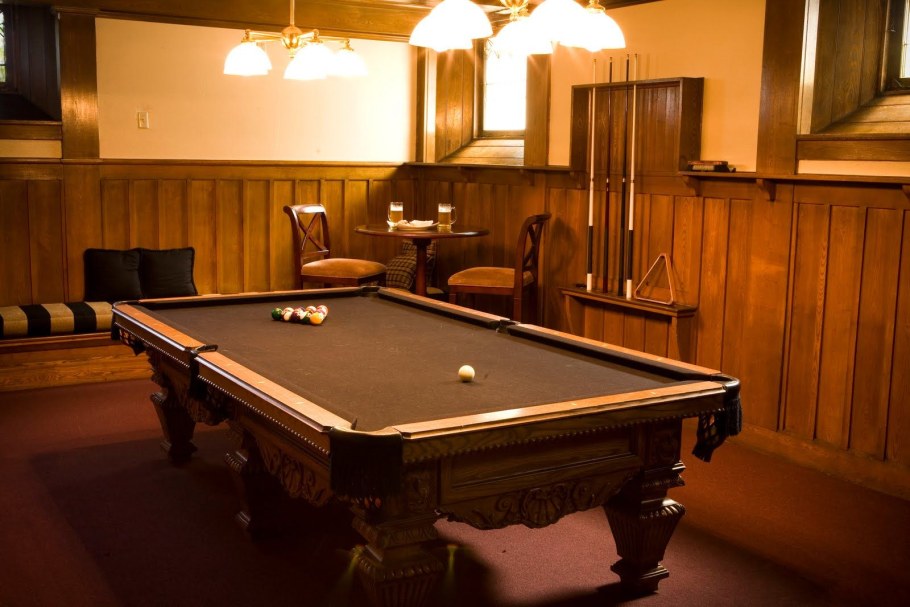 Бильярдная в частном доме