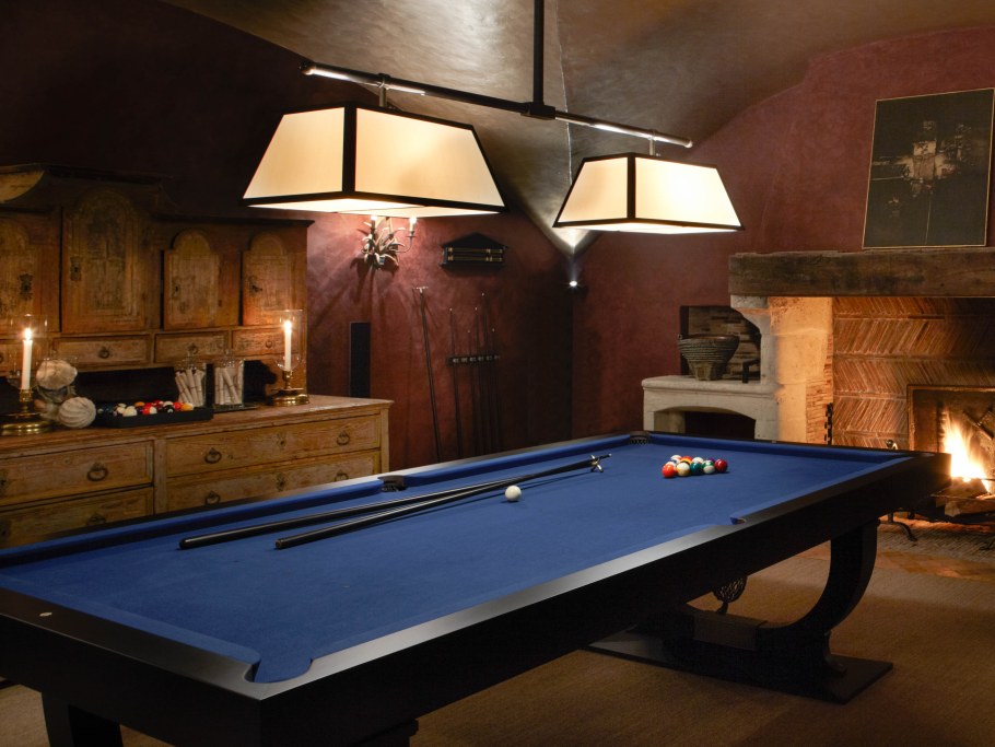 Баня с бильярдом