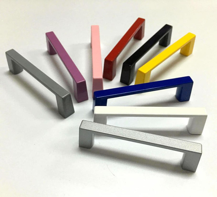 Ручки мебельные пластмассовые