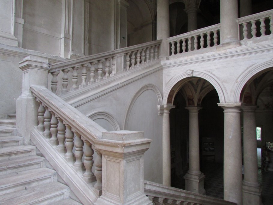 Зал с колоннами