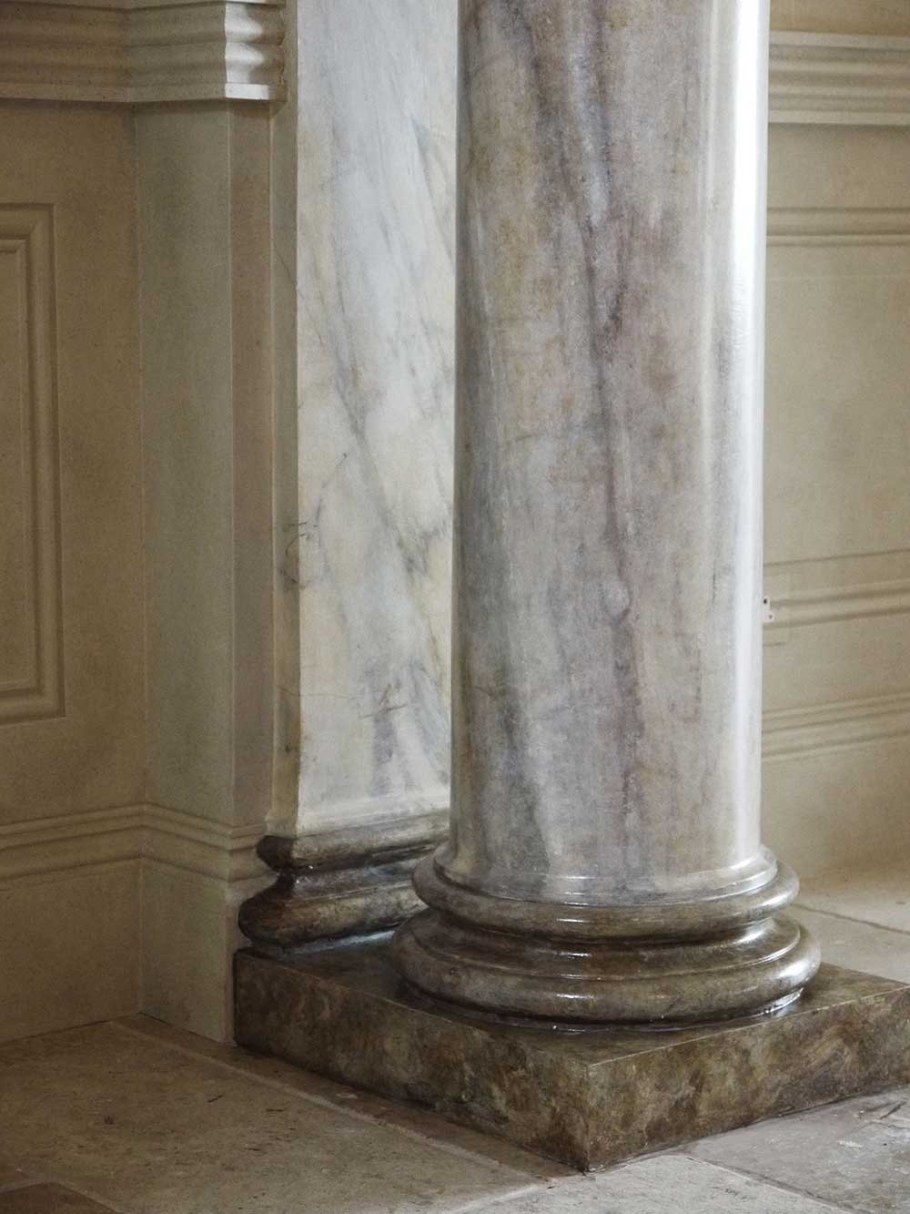 Мраморные колонны Борджиа