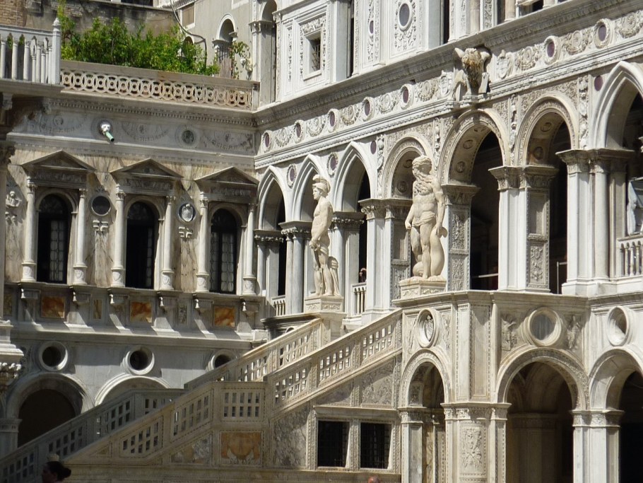 Мраморные скульптуры Matthew Simmonds