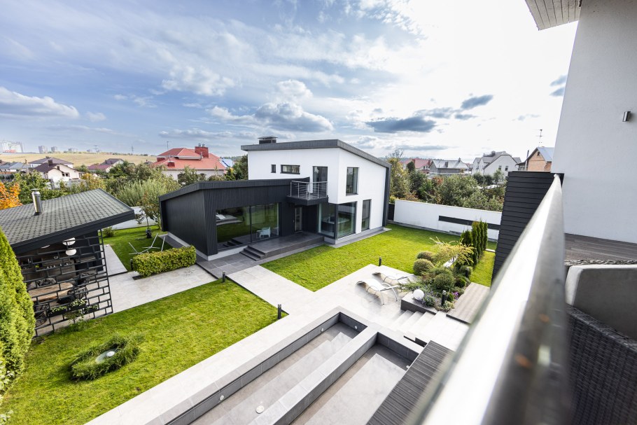 Белые росы Хай тек коттеджный поселок