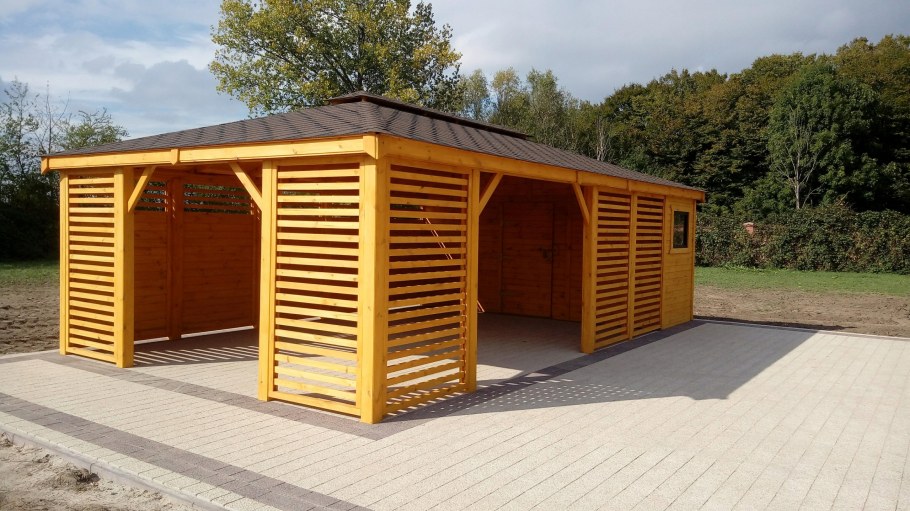 Хозблок с навесом для дачи