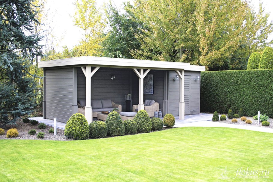 Хозпостройка с террасой