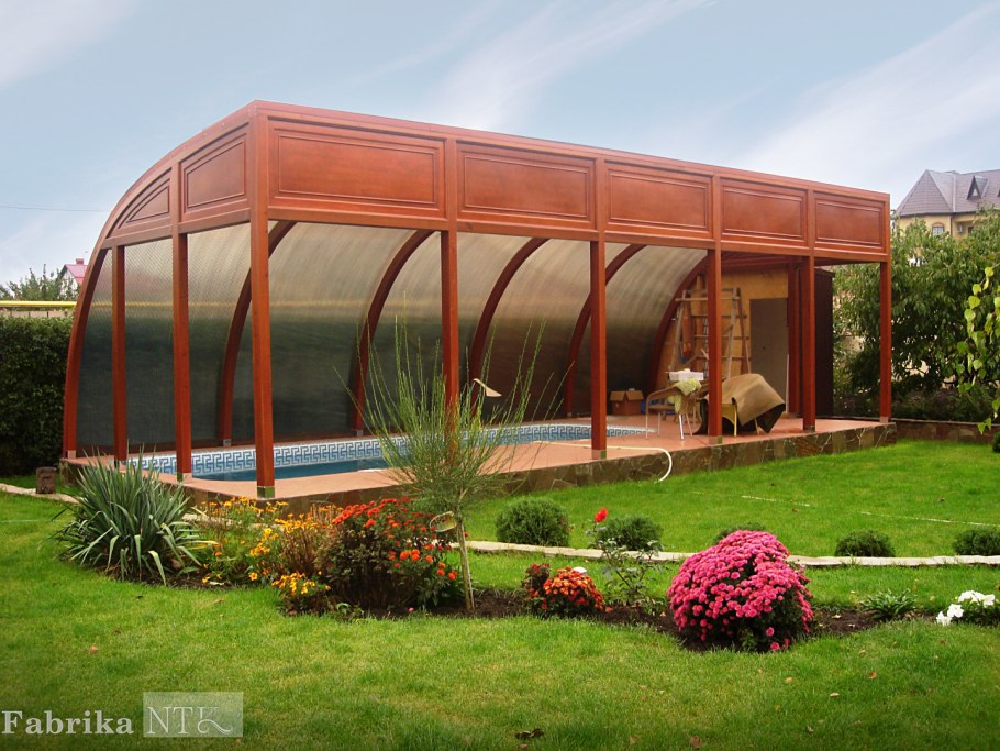 Беседка крытая поликарбонатом