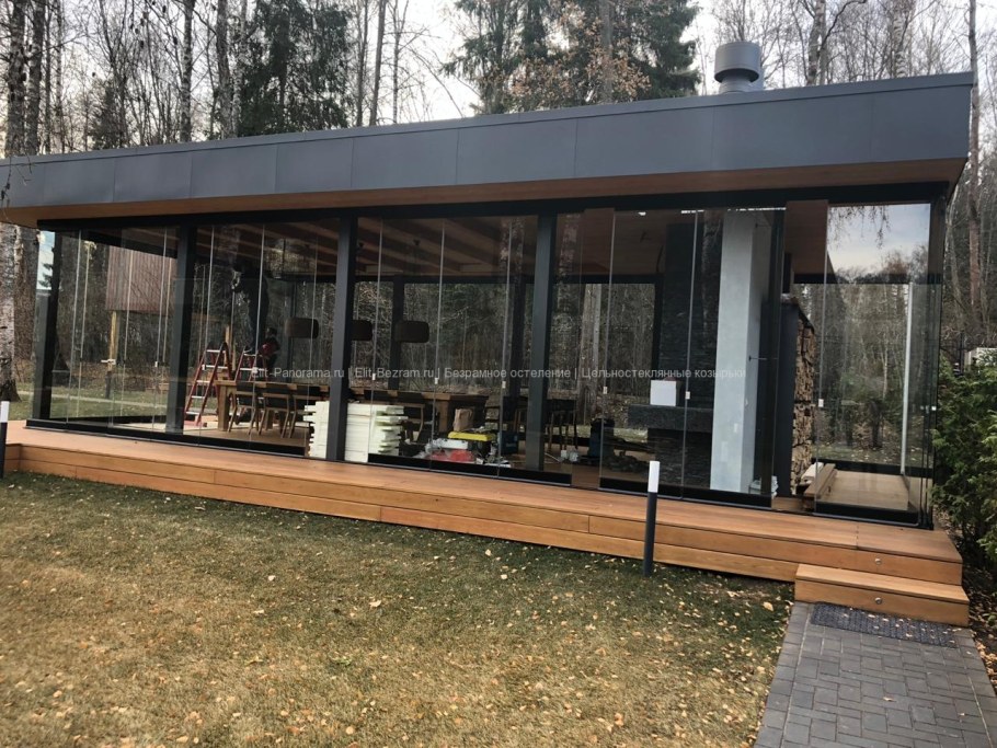 Беседка с панорамными окнами