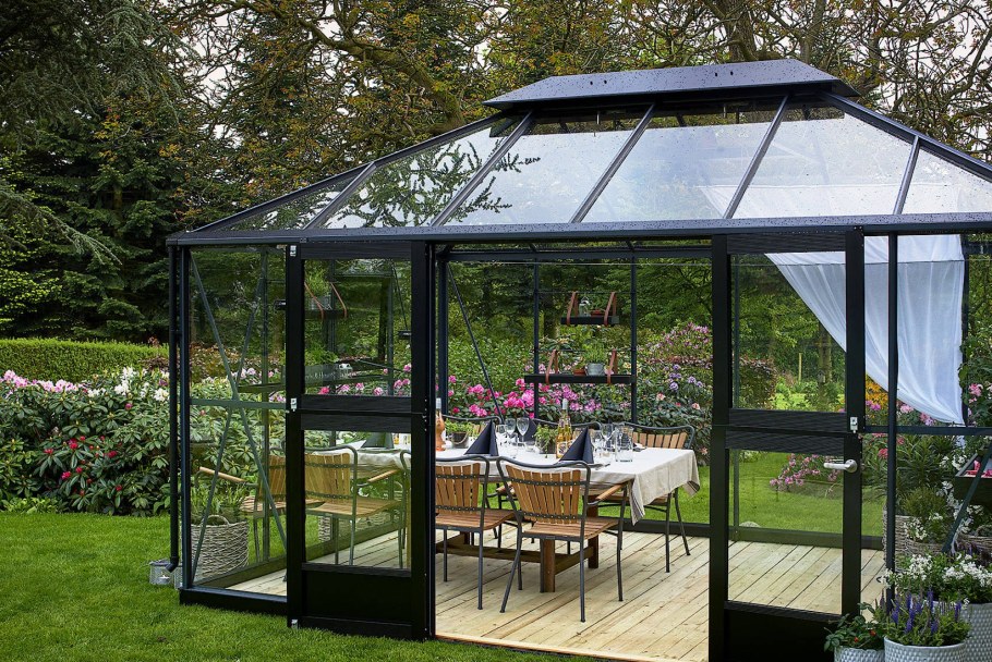 Стеклянная беседка