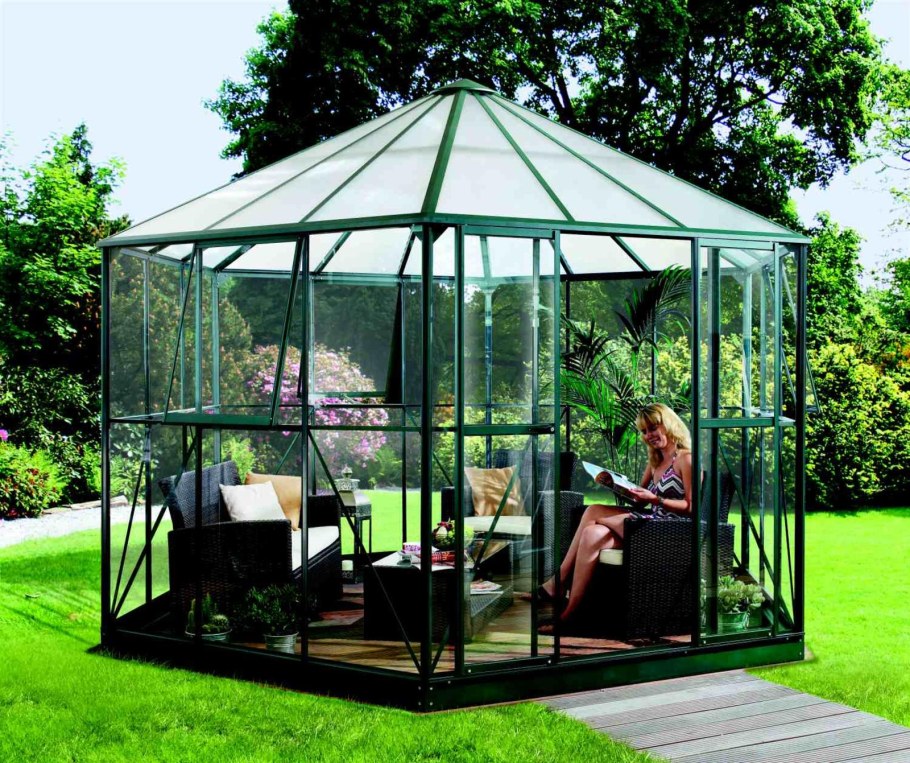 Стеклянная беседка для дачи