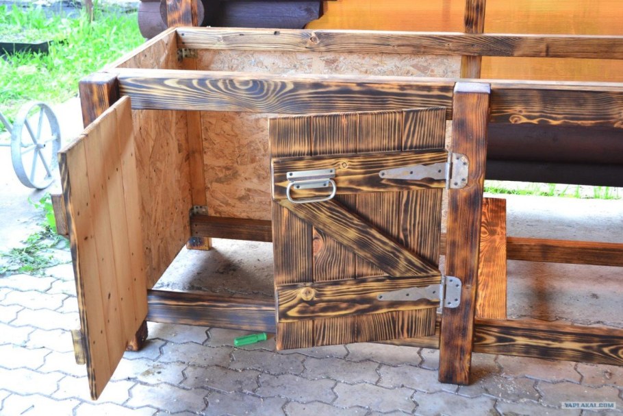 Кухонный гарнитур в деревенском доме