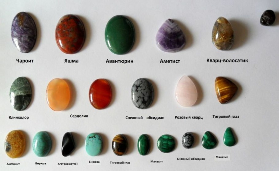 Кухня гостиная в серо зеленых тонах