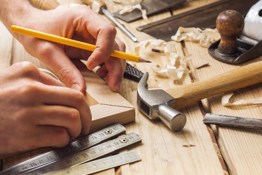 Столяр строительный