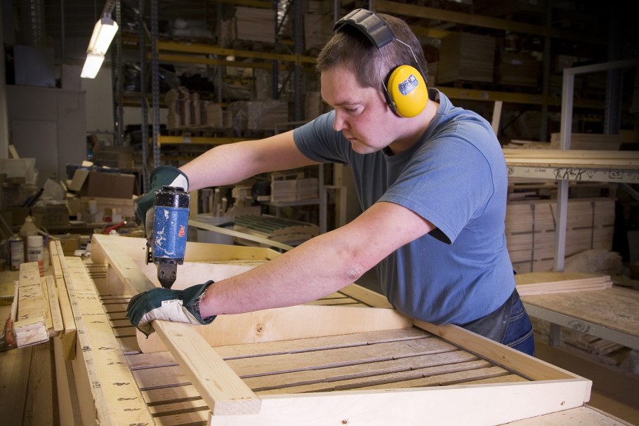 Мужчина Столяр мебель цех
