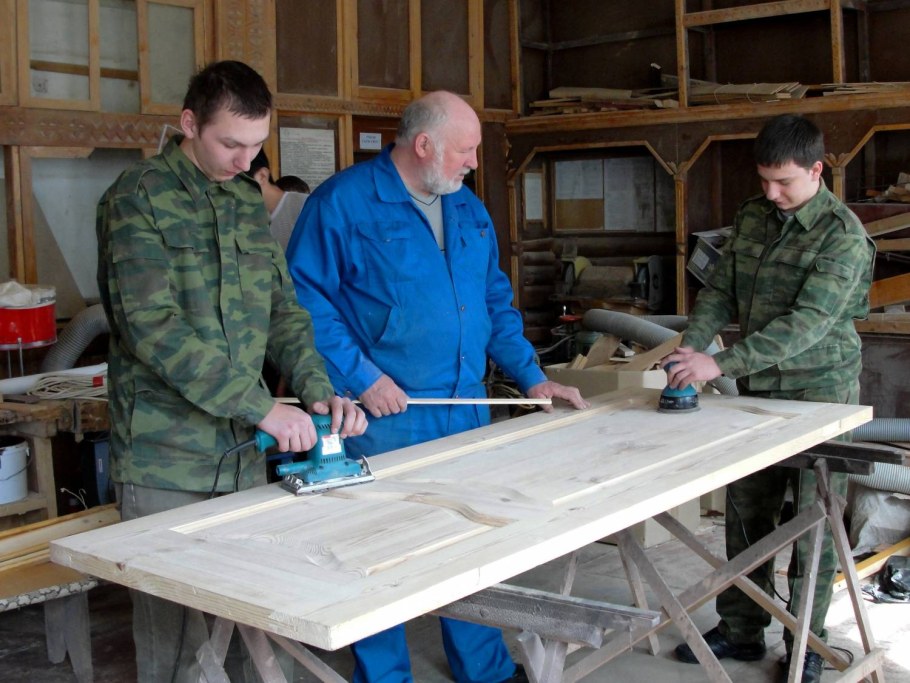 Столяр мебельного производства