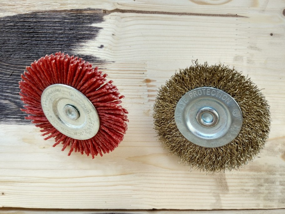 Браширование древесины щетки