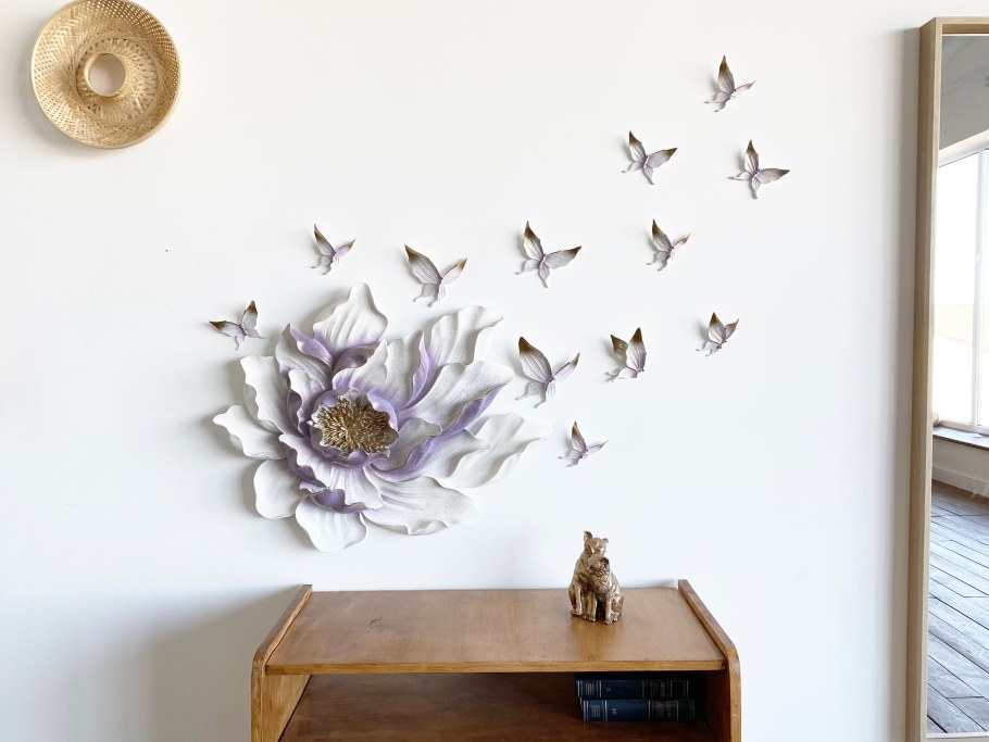 Декор на стену цветок с бабочками