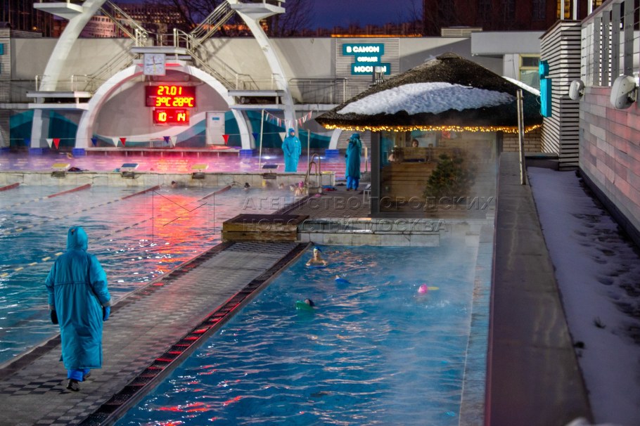 Бассейн Чайка в Москве зимой