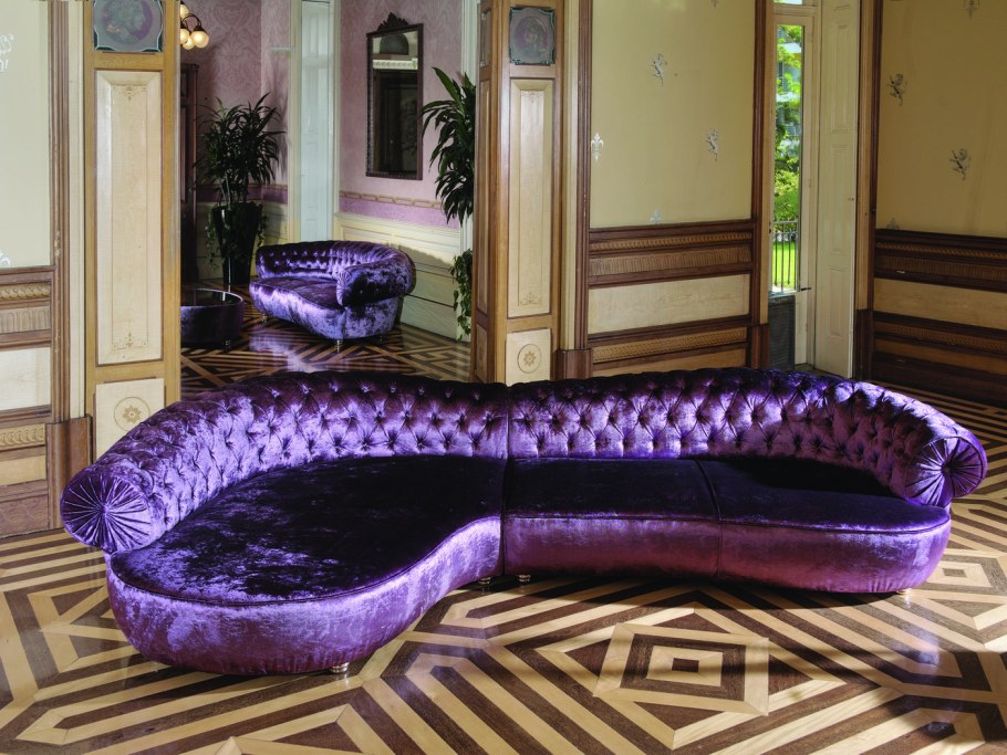 Угловые диваны из бархата