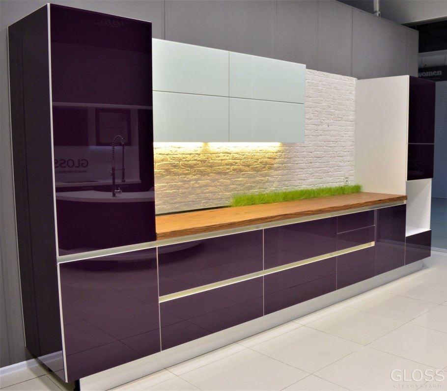 Фасад в алюминиевой рамке со стеклом