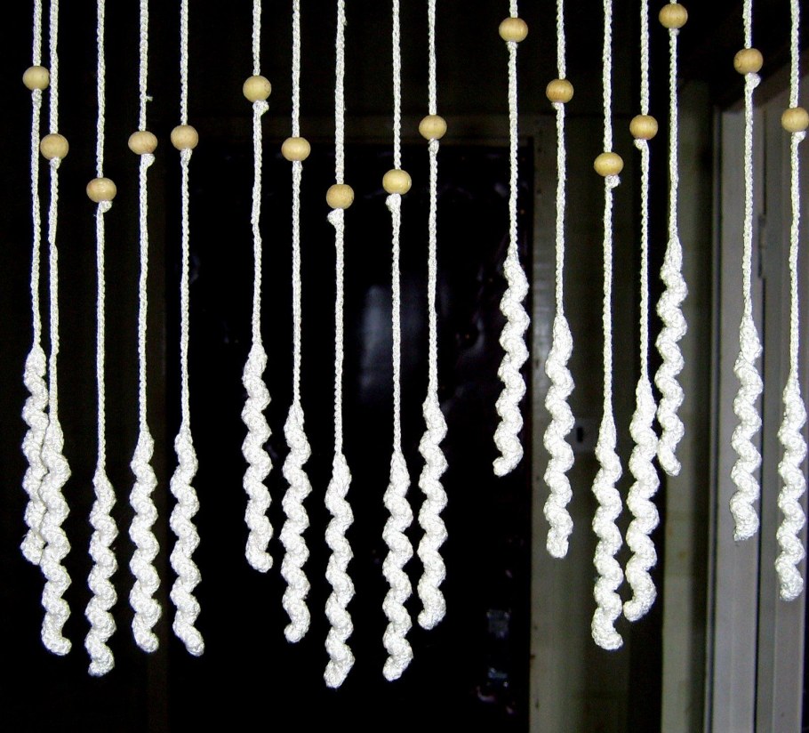 Шторы из бусин в дверной проем