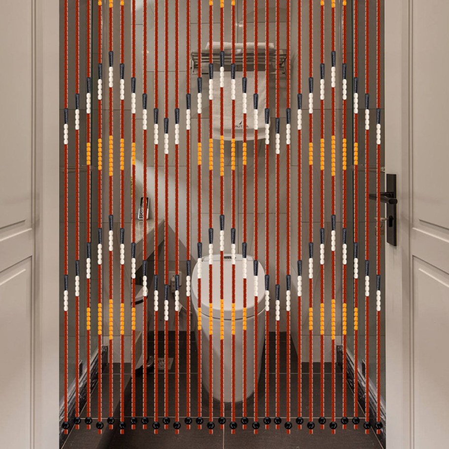 Деревянные висюльки на дверной