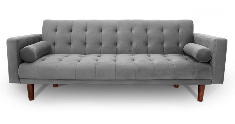 Диван на деревянных ножках