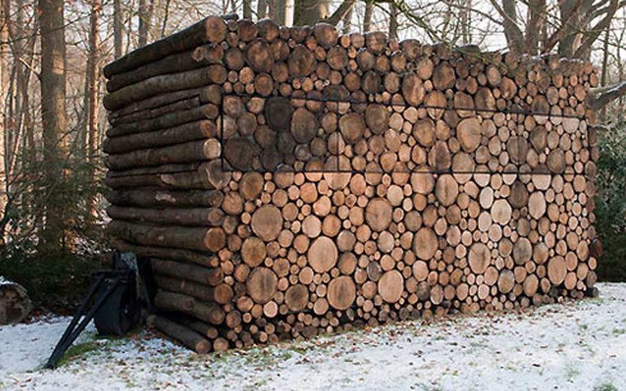 Дровник из круглых бревен