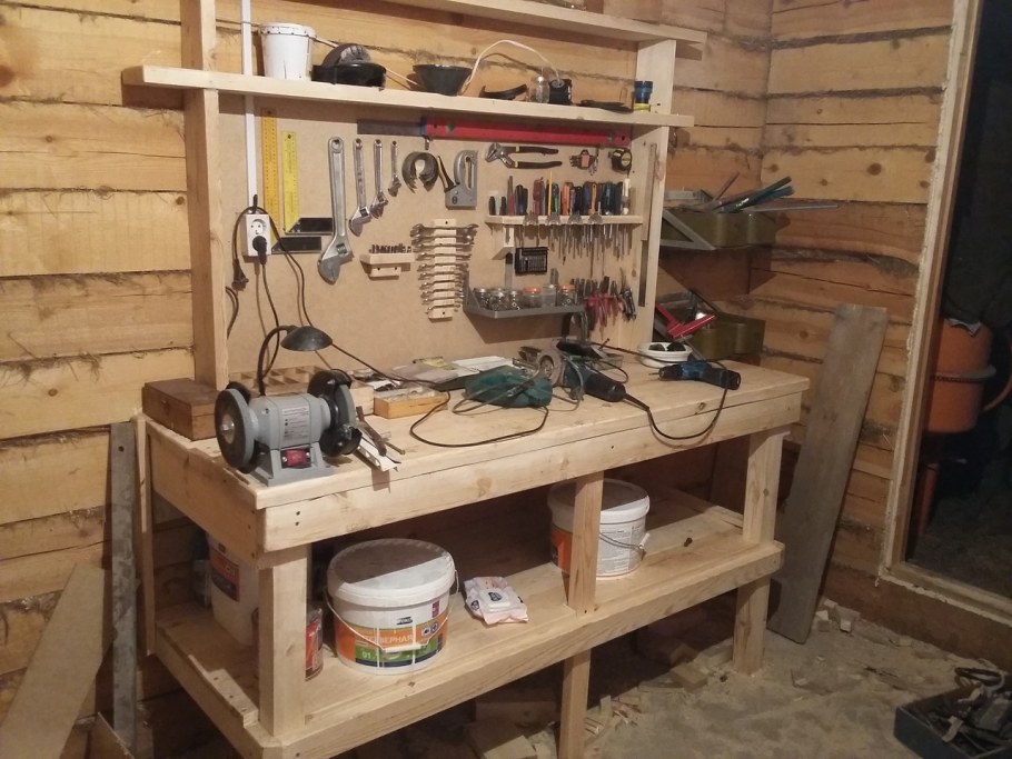 Столярная мастерская в гараже