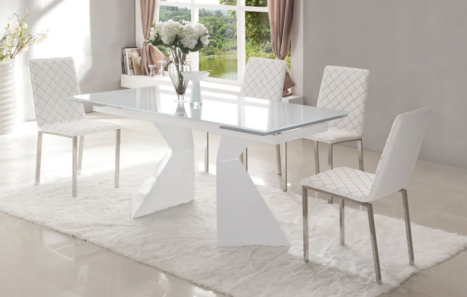 Обеденный стол в интерьере