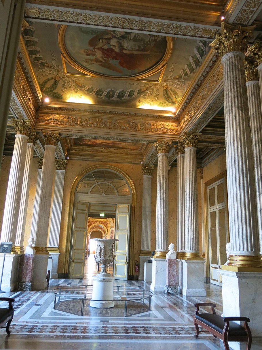 Пьер Леско. Западный надворный фасад Лувра.