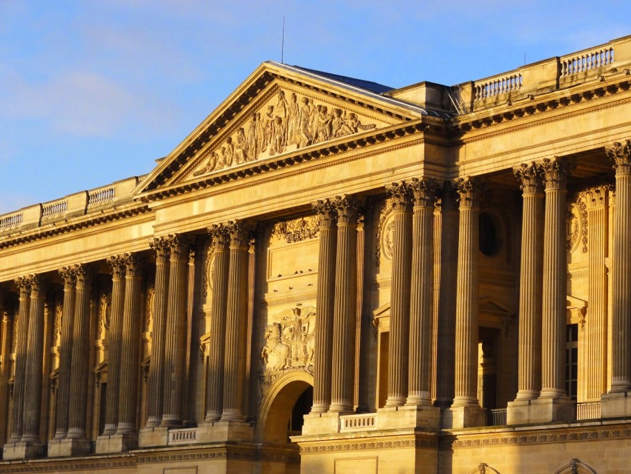 Луврский дворец Луи лево