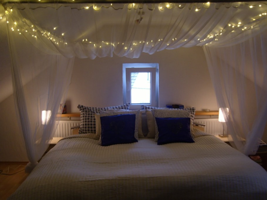 Спальня с фонариками