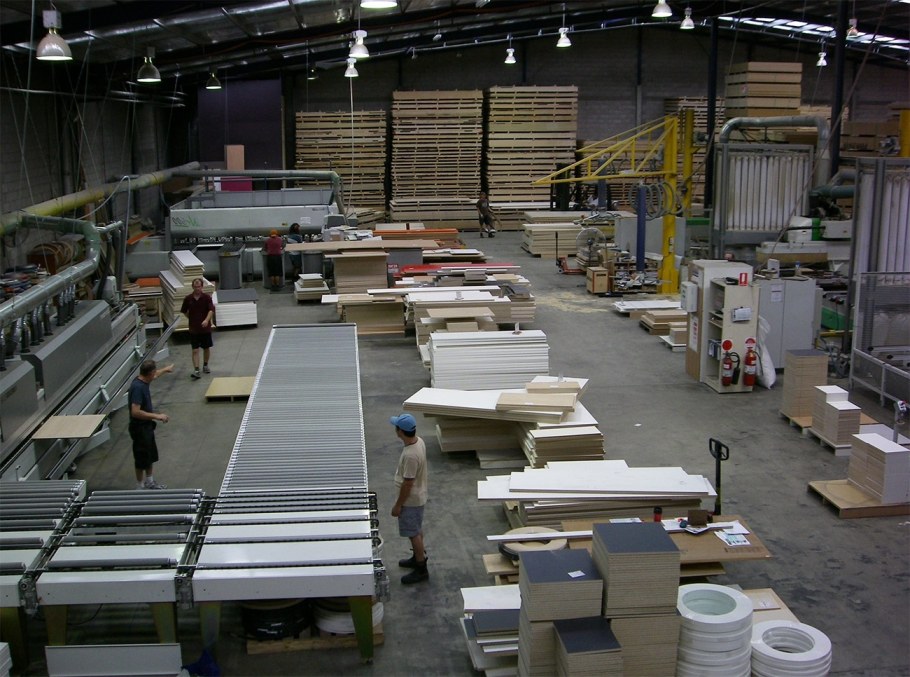 Фабрика мебели лесно