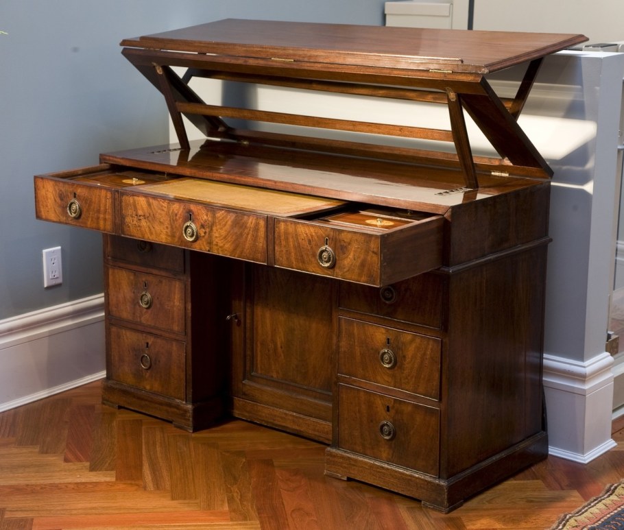 Антикварная конторка