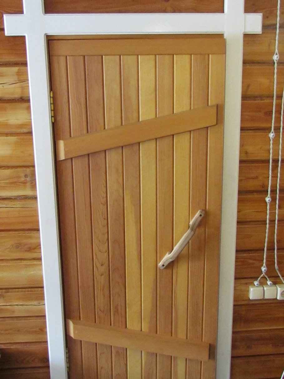 Дверь в сауну