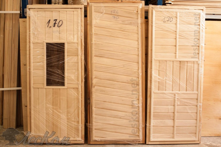 Резные двери для бани