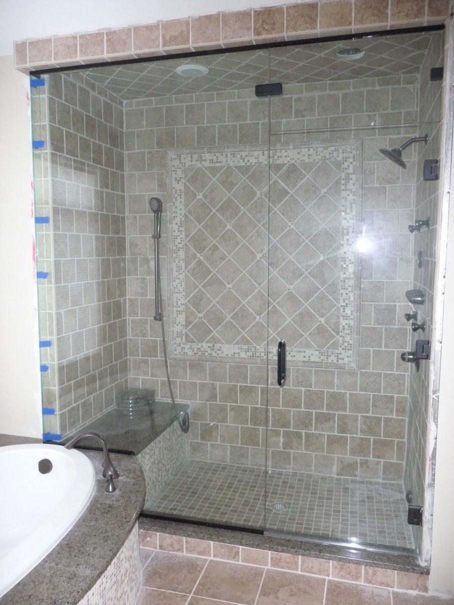 Душевая выложенная плиткой