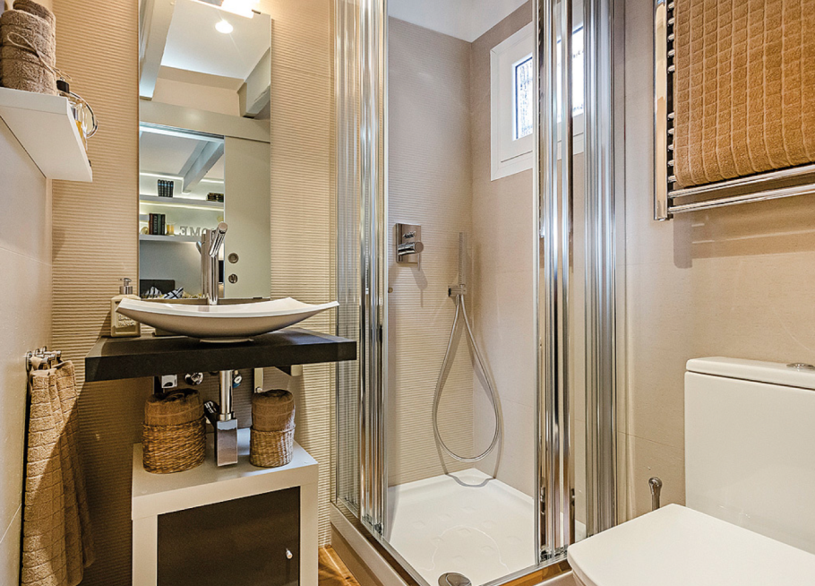 Душевая перегородка в маленькой ванной