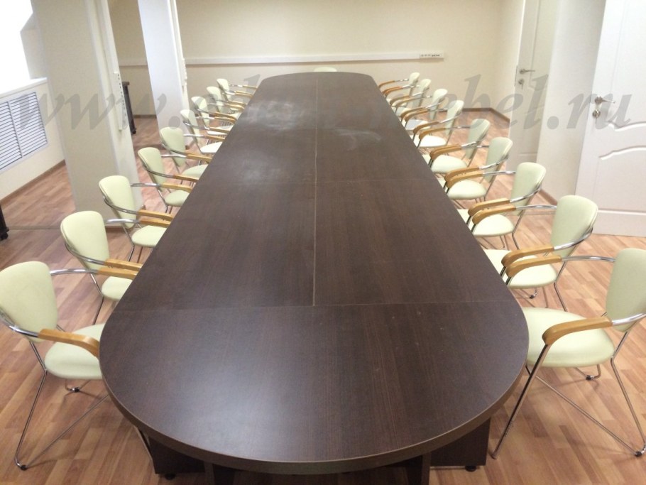 Обеденные столы и стулья