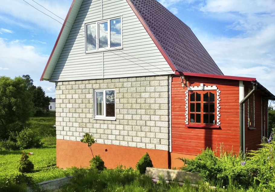 Кирпичный дачный дом