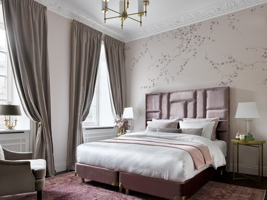 Спальня серая с пудровым