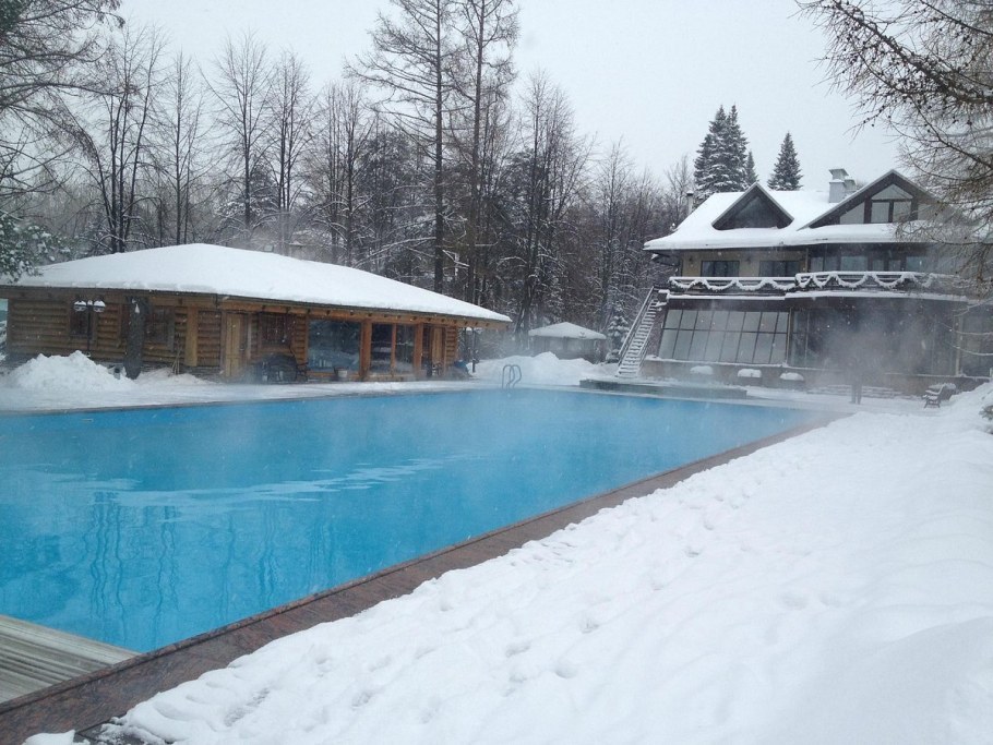 Открытый бассейн в Москве на месте храма Христа Спасителя