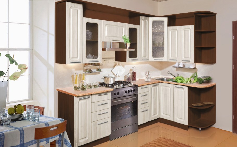 Угловая кухня в доме