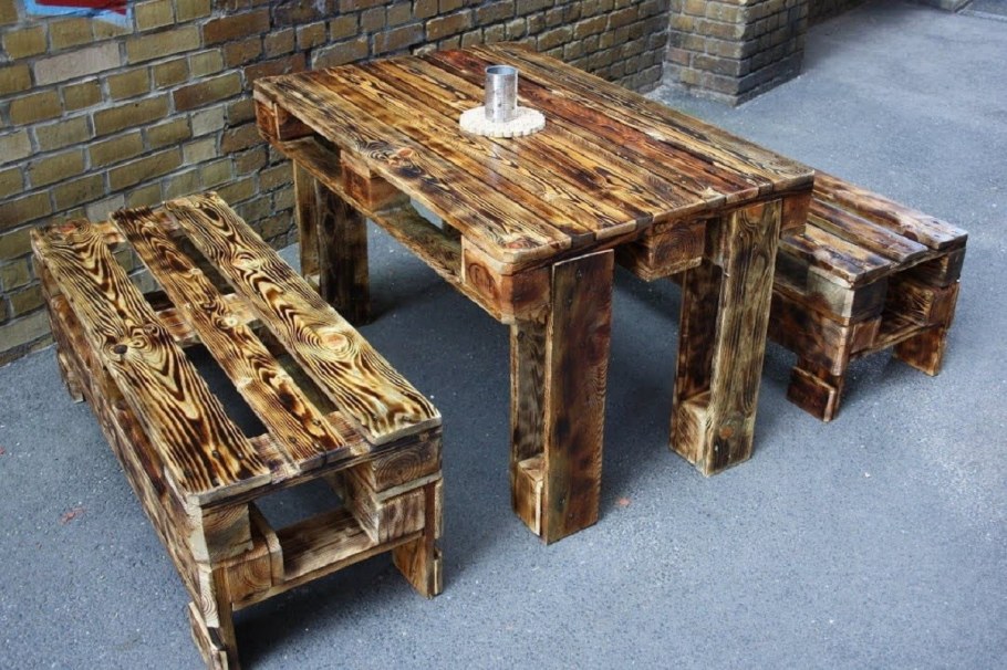 Стена из досок от поддонов