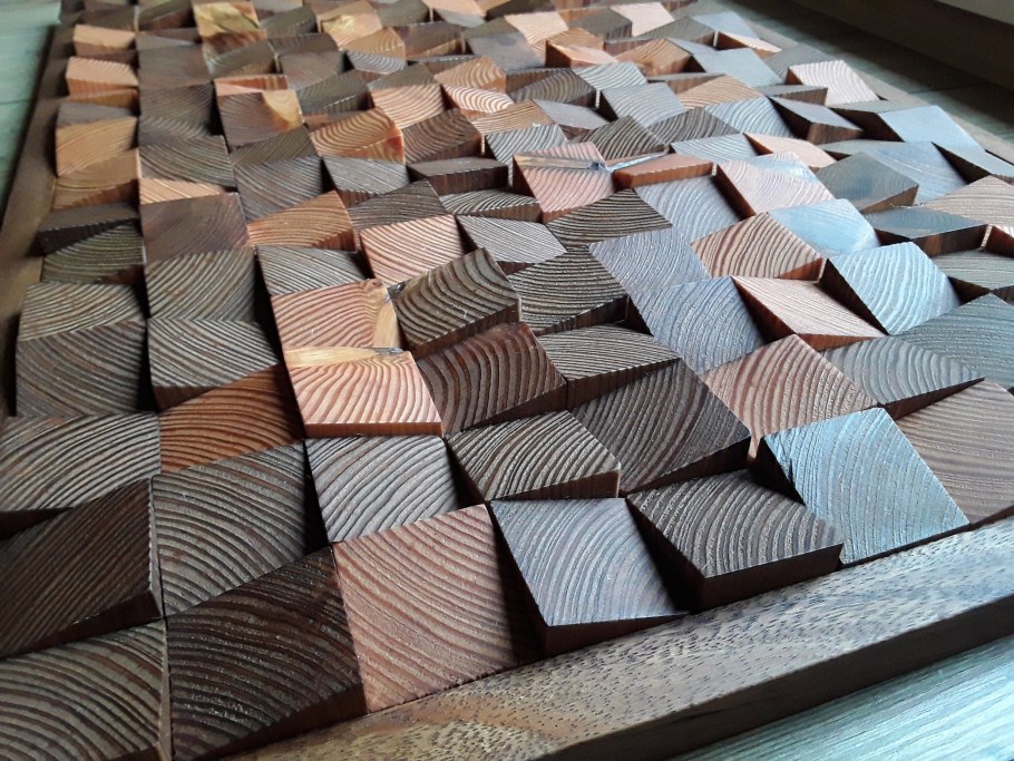 Панно из кубиков от поддонов