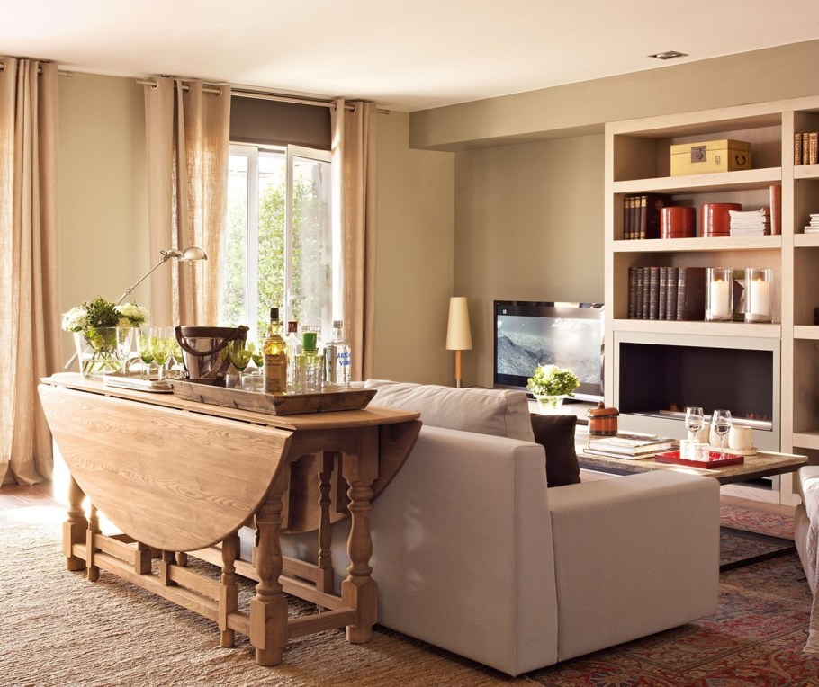 Гостиная с большим столом