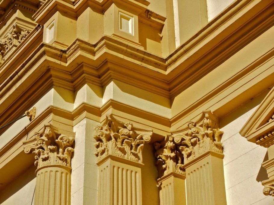 Фасад Коринфского